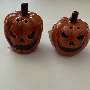 Cracker Barrel Halloween Ceramic Pumpkin Salt and Pepper Shakers